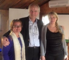 Hypnoterapeut Anette Bohlin med Jack Johansen och Maja Wolt
